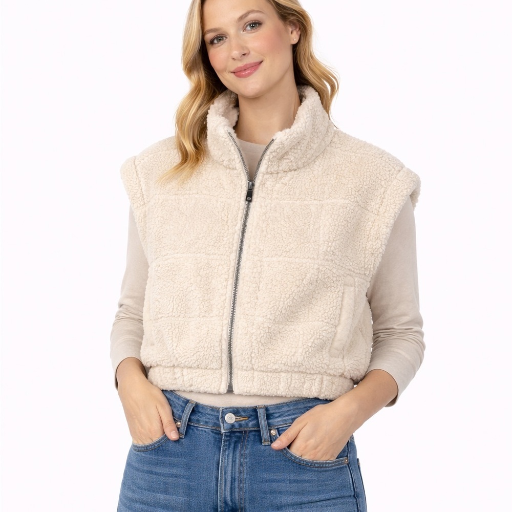 Thread & Supply Cream Sherpa Zip-Up Puffer Cropped Vest – Size Medium